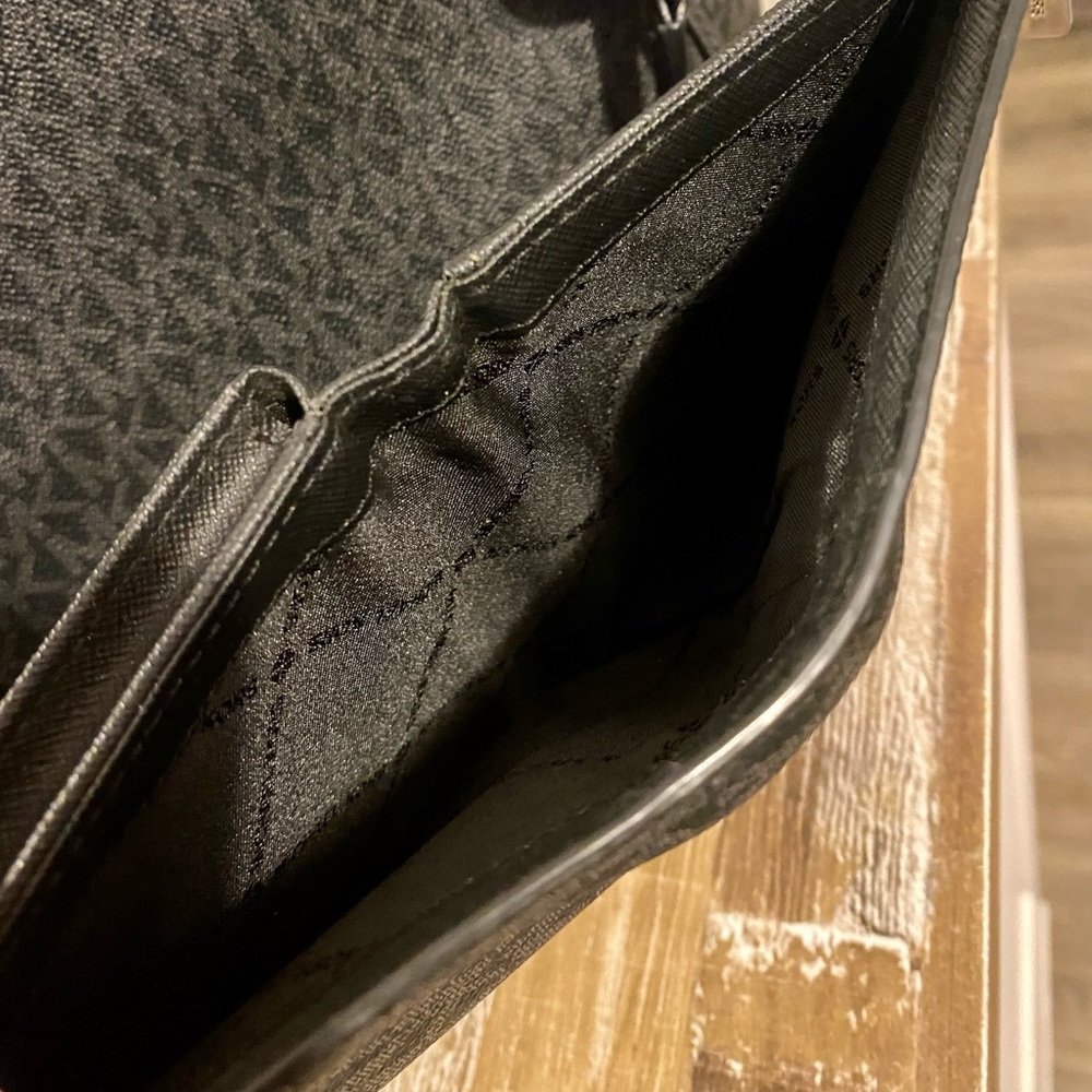 Michael Kors Bag and Wallet Set - Picture 5 of 10